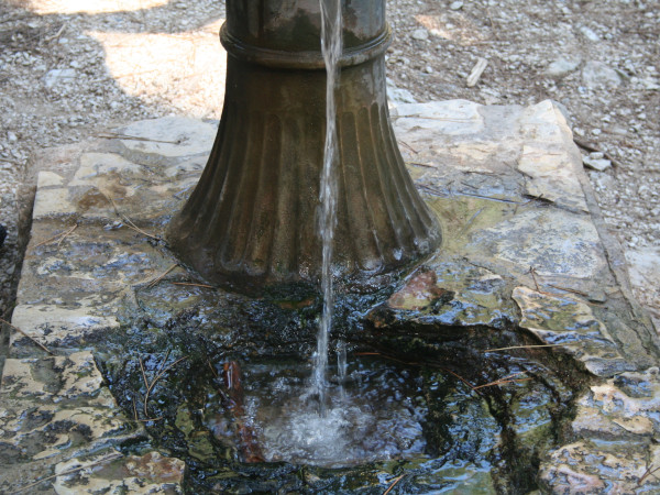 drinking water fountain at valdecea, rio lobos canyon