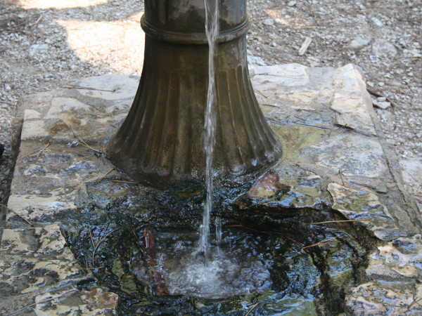 fuente en valdecea, cañon del río lobos