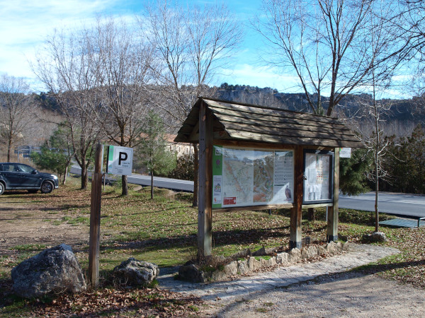 aparcamiento en la casa del parque de ucero