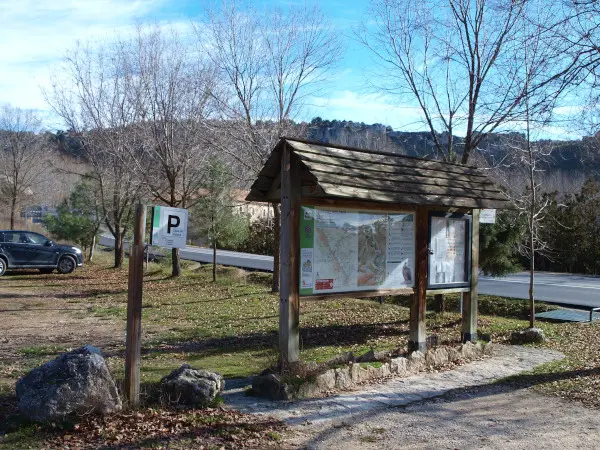 aparcamiento en la casa del parque de ucero