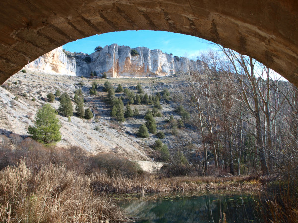 Alto de la Galiana desde puente sobre el río Lobos